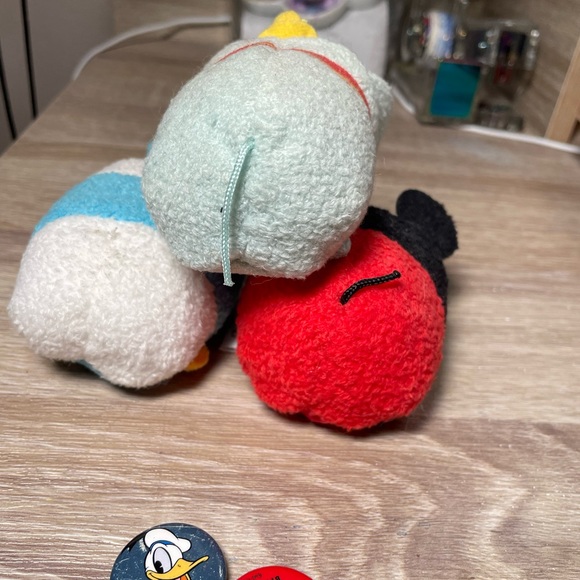 Cute Disney TsumTsum & pins ❤️💙🖤 - Picture 5 of 6